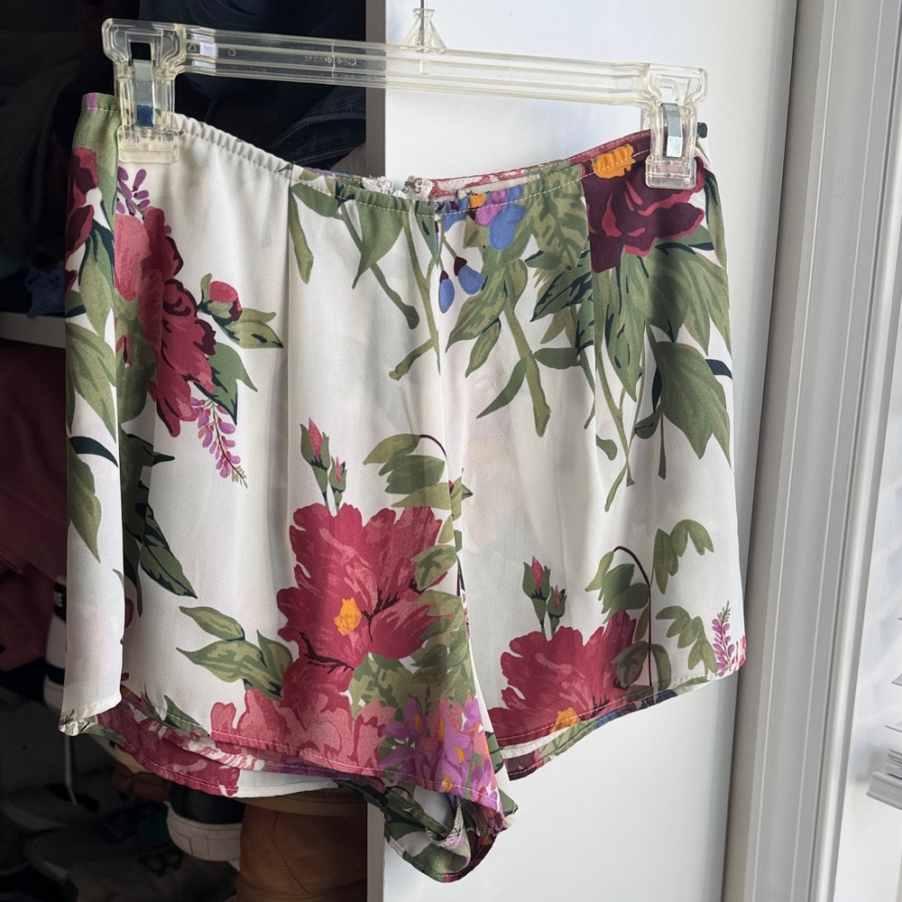 Show me your Mumu Floral Print Women's Shorts - White with Burgundy & Green